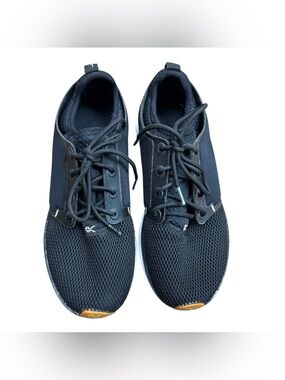 KURU Atom Sneakers in Black  Size 9